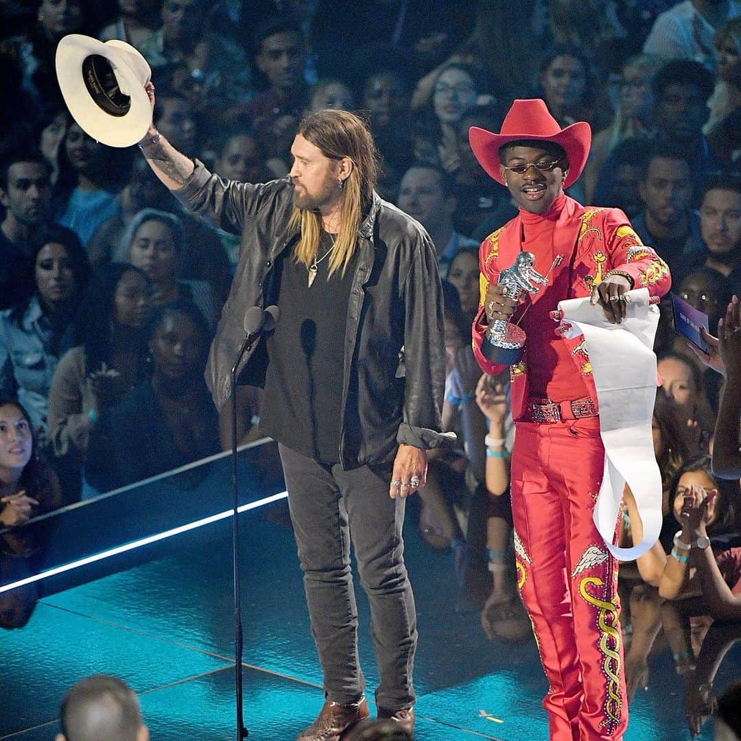 MTVさんのインスタグラム写真 - (MTVInstagram)「Cherishing the last 5 winners for Song Of The Year at the #VMAs 🫡  2018: @postmalone feat. @21savage - “Rockstar” 2019: @lilnasx feat. @billyraycyrus - “Old Town Road (Remix)” 2020: @ladygaga with @arianagrande - “Rain on Me” 2021: @oliviarodrigo - “Drivers License” 2022: @billieeilish - “Happier Than Ever”  Because a new winner will be crowned soon – the 2023 @VMAs are on Tuesday at 8p 🎶🎶🎶」9月9日 6時33分 - mtv