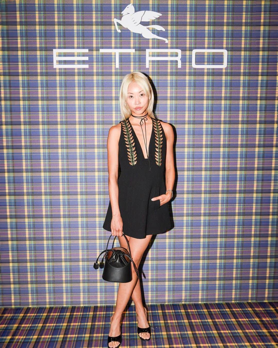 エトロさんのインスタグラム写真 - (エトロInstagram)「Celebrating the launch of the #EtroSaturno bag at our boutique in Madison Avenue in New York City.」9月9日 6時48分 - etro