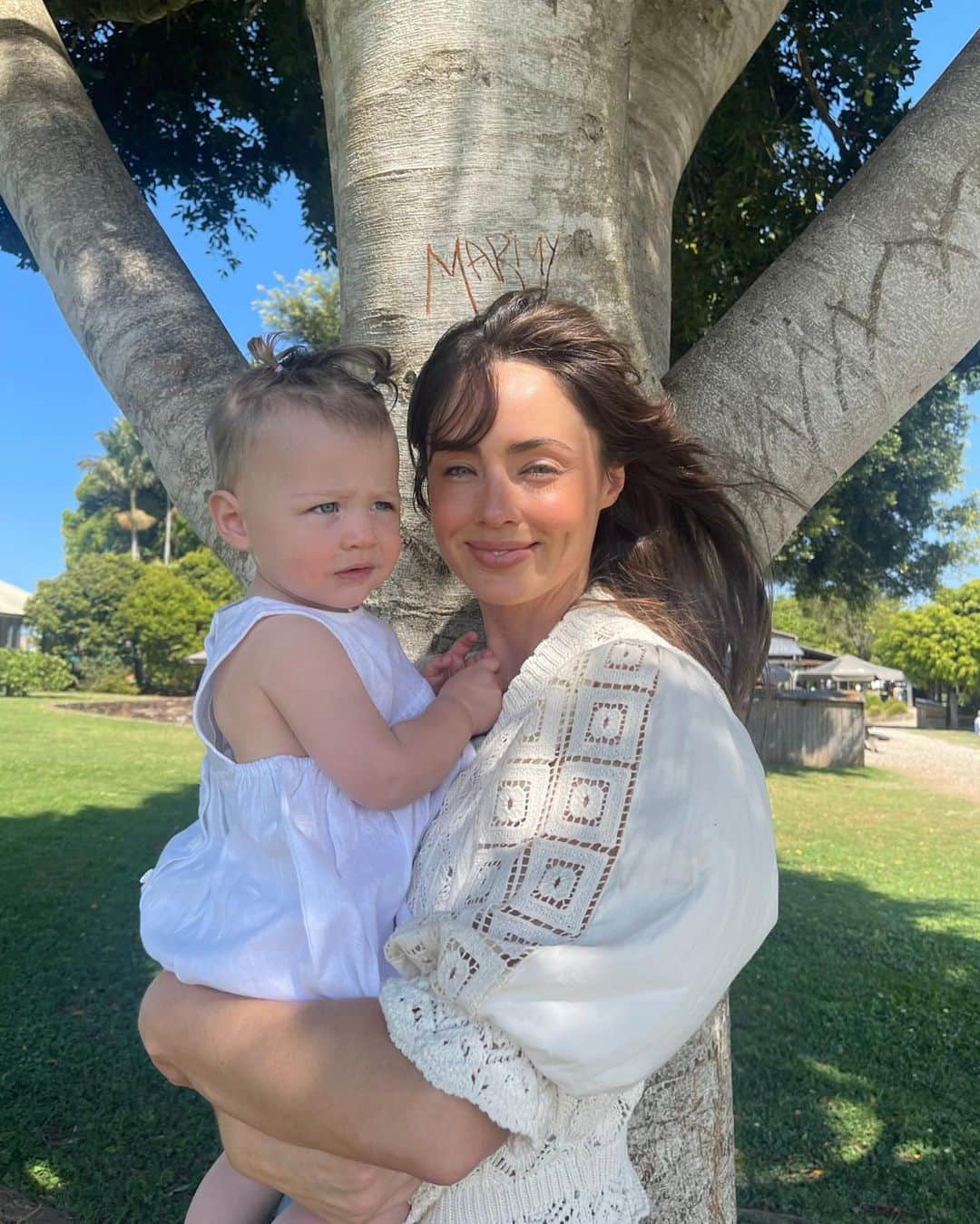 ELOUISE MORRISさんのインスタグラム写真 - (ELOUISE MORRISInstagram)「The Farm 🌸🪻🐓🐣🐝🌼」9月9日 6時50分 - ellemorrisxo
