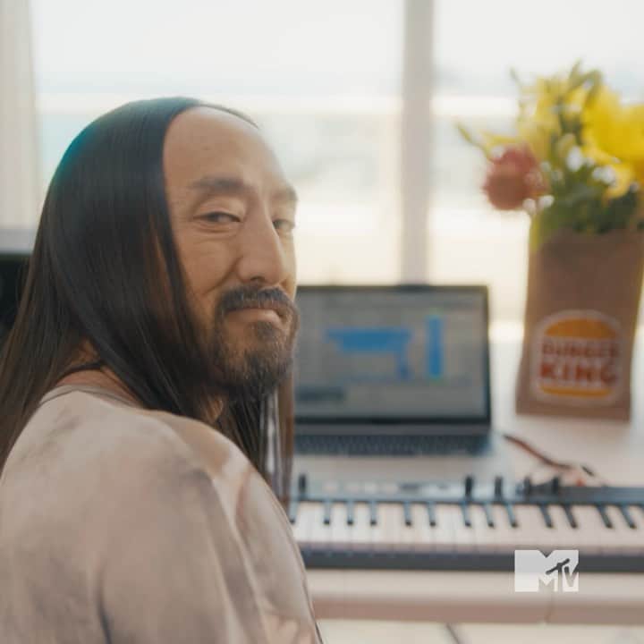 のインスタグラム：「#BKPartner 9/12 at 8pm ET. @vmas. It’s going down. 👑 @steveaoki @mtv」