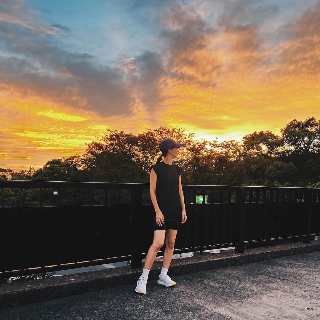 安田美沙子さんのインスタグラム写真 - (安田美沙子Instagram)「モヤモヤってした日はジョグしてスッキリ。  頭だけ使った日は、体も使って追いつかせる。  バランスが大切。  #run #sunset #hereiam #boy #love」9月9日 7時06分 - yasuda_misako