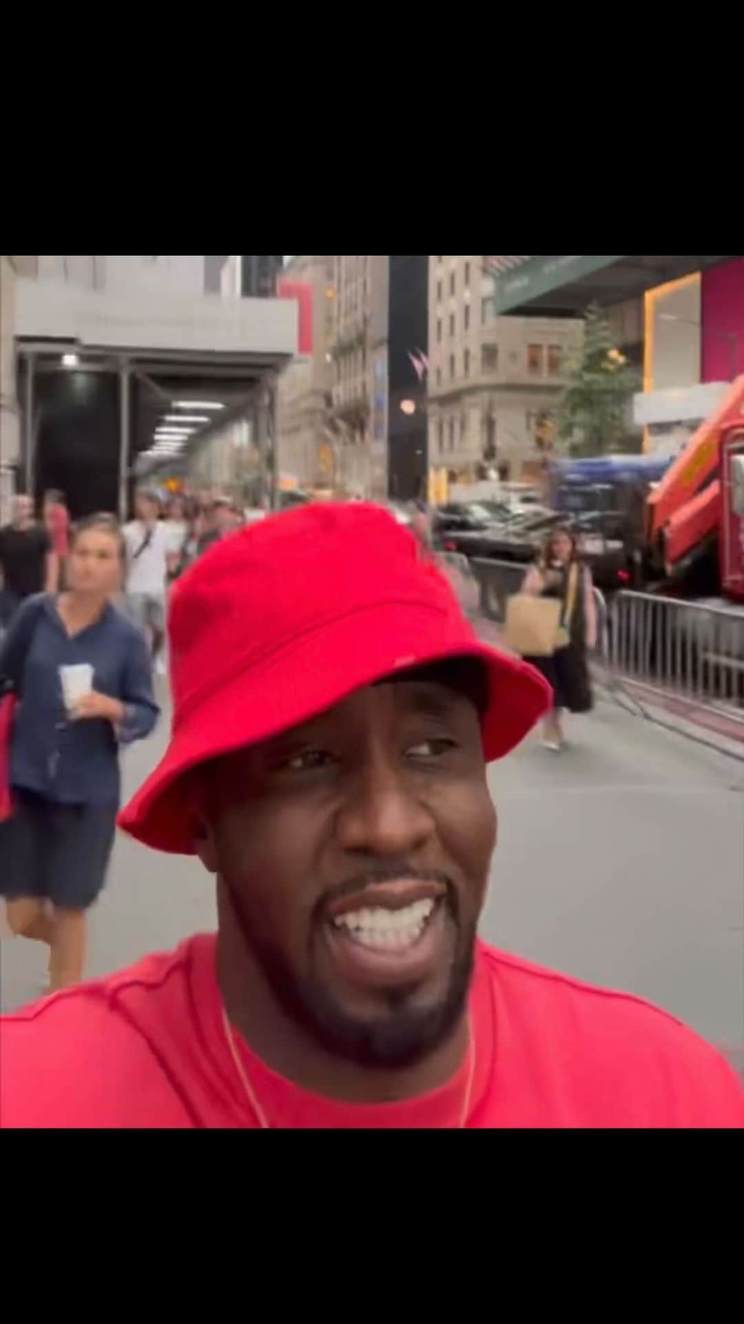 ディディのインスタグラム：「DIDDY BACK IN THE CITY!! 🗽 🗽 🗽  7 DAYS & COUNTING!! THE LOVE ALBUM: OFF THE GRID   SEPTEMBER 15TH. LINK IN BIO TO PRE-SAVE NOW!」
