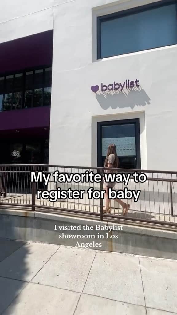 The Honest Companyのインスタグラム：「Creating your dream baby registry is easy-peasy with the @babylist app or in-person at the interactive showroom in Los Angeles. 😍 And of course all your Honest favorites (think: diapers, wipes, shampoo, lotion, etc!) are ready to be added to the list! 🛒」