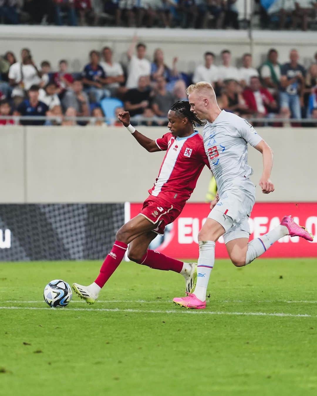 ボルシア・メンヒェングラートバッハさんのインスタグラム写真 - (ボルシア・メンヒェングラートバッハInstagram)「🇱🇺 Goal & Assist! 💥 Starkes Spiel, @yvandro07! 🫡  Luxemburg gewinnt 3:1 in der EURO-Quali gegen Island.  #dieFohlen」9月9日 7時01分 - borussia