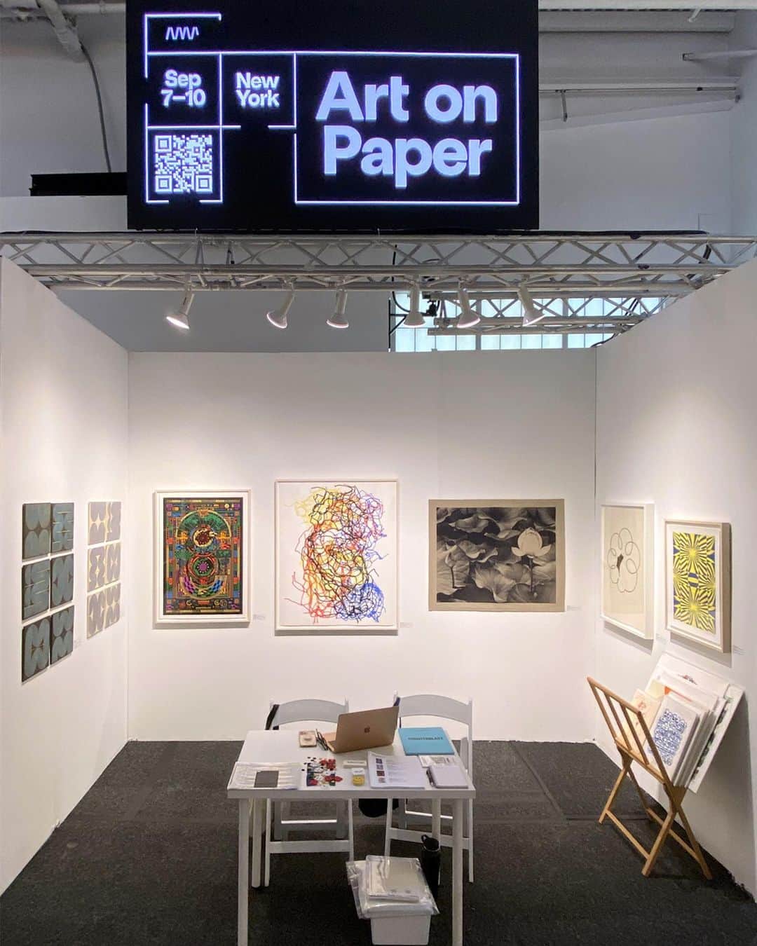 ケンゾーミナミのインスタグラム：「Please visit and check out the @kingslandeditions booth at ART ON PAPER (@artmarketproductions) this weekend Sep 7 - 10 at @pier36nyc  during New York Art Week. We are releasing the new print together as well as they have a new print they are releasing with @maia_ruth_lee and many other amazing artists.  Thank you guys at Kingsland Editions for having me as well as amazing printing jobs.  —————-  Kenzo Minami  “Counterblast (Art Noveau) 2023 8 color hand pulled screenprint on Coventry Rag. 26” x 38” Limited Edition 10 qty  www.kingslandeditions.com/arteditions/kenzo-minami-counterblast-art-nouveau  #kenzominami #kingslandeditions #artonpaper #limitededitionprint  #screenprinting #artonpapernyc #artonpaper2023」