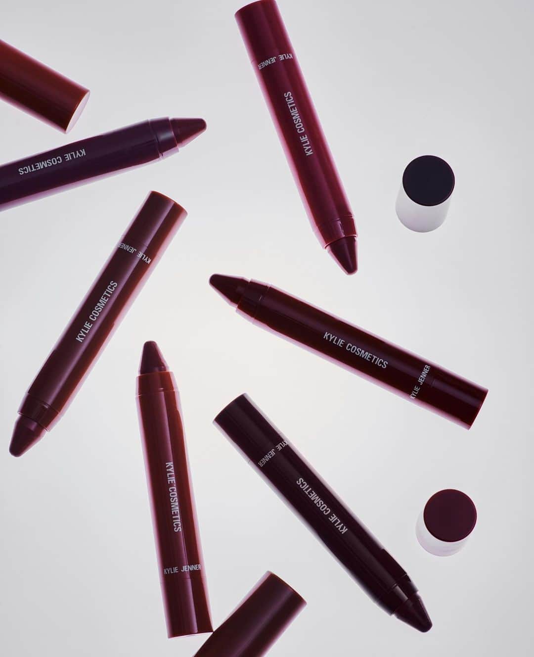 Kylie Cosmeticsさんのインスタグラム写真 - (Kylie CosmeticsInstagram)「you’ve just met your go-to mattes 👄 our velvet-soft matte lip crayon formula delivers pigmented, one-swipe color payoff with a beautiful soft-matte finish. launching in 6 shades on september 13.」9月9日 7時10分 - kyliecosmetics