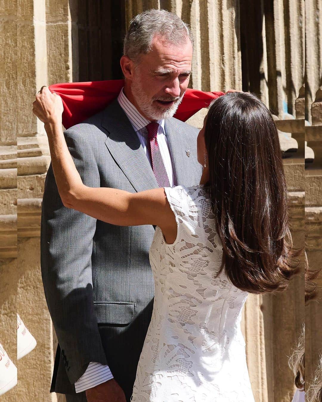Just Jaredさんのインスタグラム写真 - (Just JaredInstagram)「Spain's King Felipe shared a sweet moment with wife Queen Letizia who wrapped a commemorative red scarf around his neck during their visit to Pamplona #KingFelipe #QueenLetizia in @sferaofficial  #SpanishRoyalFamily Photos: Getty」9月9日 7時24分 - justjared