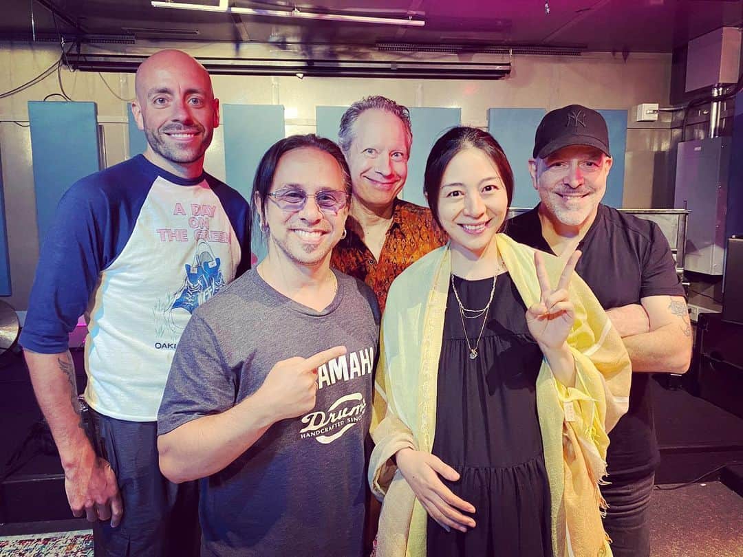 Ka-Naのインスタグラム：「I had a rehearsal for my show on coming Monday today at The Collective School of Music! It was so fun and great :) You should come to my show and listen this sound!!! I’m a member of collective, and if you are a member of here, you can use the studio for free ;) It’s really nice, isn’t it? Anyway, I’m really looking forward to seeing you at Joe’s Pub on 9/11 at 7pm! Have a great weekend!!! Here is the show’s detail.  Date: September 11th, Monday Time: Open 6pm, Start 7pm Venue: Joe’s Pub (425 Lafayette Street) Ticket: $25 (exclusive of ticket service fees)  https://publictheater.org/productions/joes-pub/2023/k/ka-na/  一昨日NYに帰ってきて、今日は来週月曜日に行われる出産前最後のライブのリハーサルでした！ めちゃめちゃ良い感じやったで〜♪ 今からすんごいライブが楽しみです！ それでは、来週11日(月)19時から、Joe’s Pubでみなさんのお越しをお待ちしてまーす( ´ ▽ ` )ﾉ  @soundcollectivenyc  @joespub  @kanajpop」