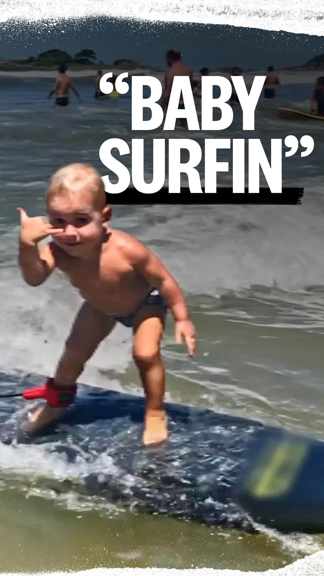 ロブ・ディアデックのインスタグラム：「3 years old or 30 years old?  This baby is SURFIN’.   #ridiculousness」