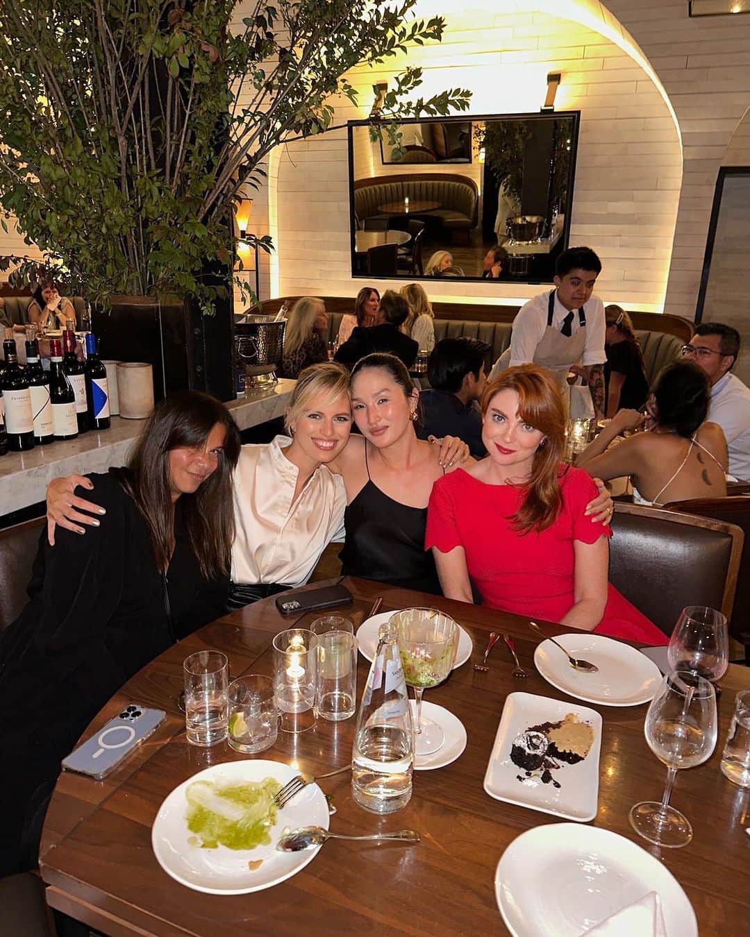 カロリナ・クルコヴァさんのインスタグラム写真 - (カロリナ・クルコヴァInstagram)「Dinner w/friends in NYC  @scarpettarestaurants ✨#nyfw」9月9日 8時05分 - karolinakurkova