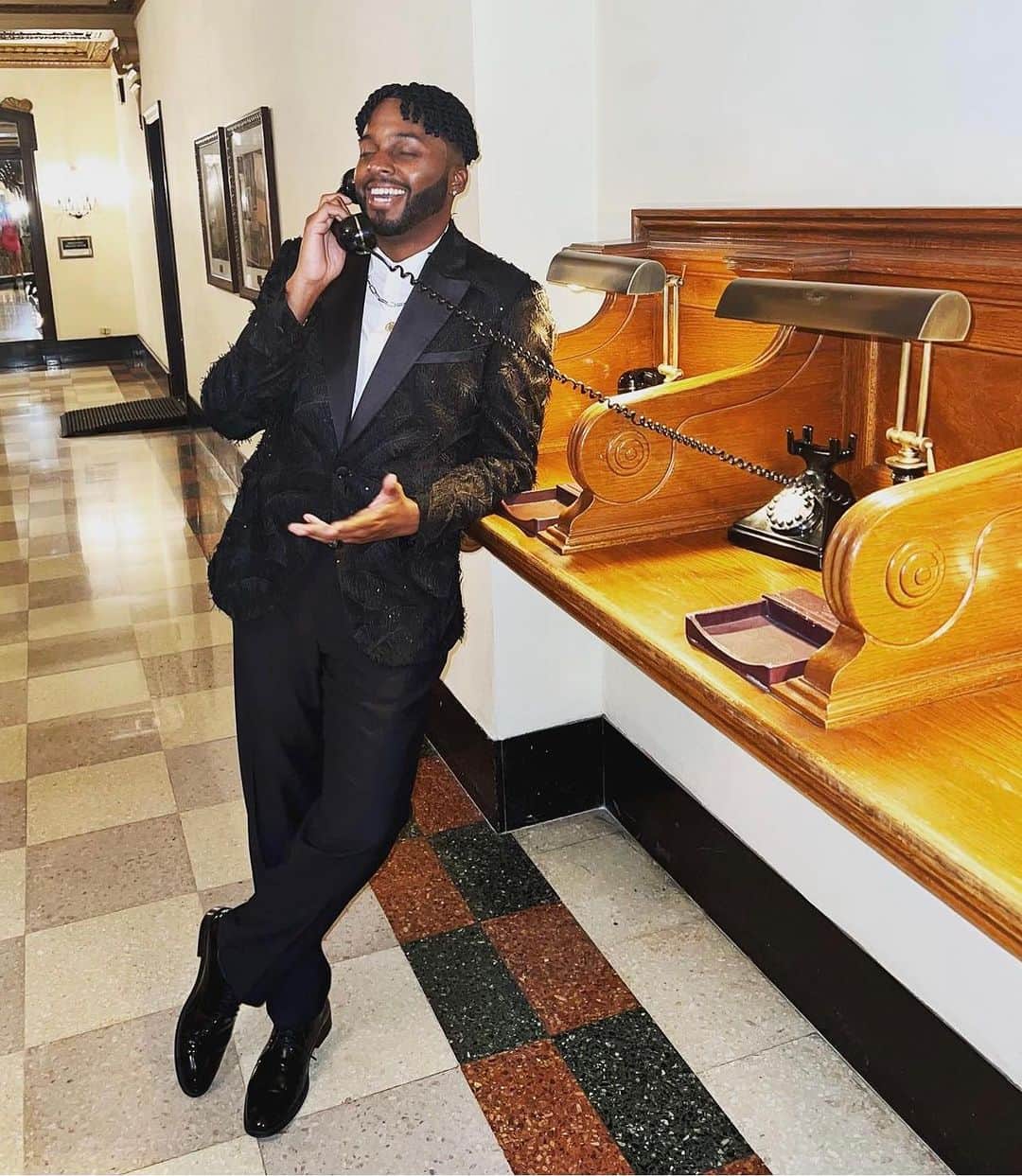 のインスタグラム：「Screaming happy birth KANg to my producer and friend @itsmejhart !! We been down for years and we’re even working together on the syndicated show The Raw Word! No we do Tea-GIF and before that it was Cocktails with Queens and Out Loud with Claudia Jordan. Wishing you the happiest of birthdays Justin- you work hard and totally deserve it! 💙」