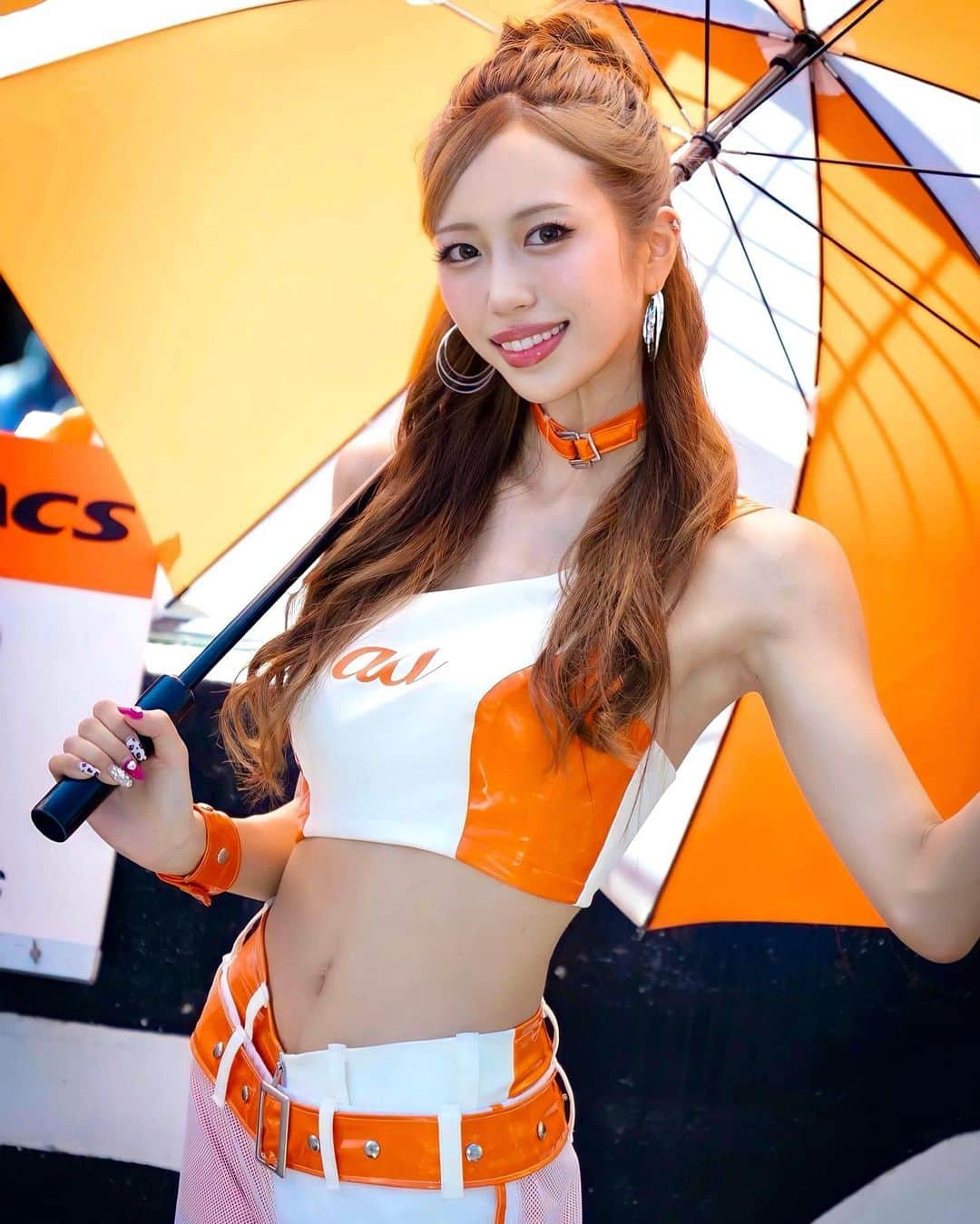 央川かこのインスタグラム：「おはよう🐥 今日もいい日にしようー😊💋 ・ ・ #SUPERGT #tomsracsing #au #auサーキットクイーン #レースクイーン #ラウンドガール #モデル #ダイエット #トレーニング #筋トレ #ファスティング #お団子 #お団子ヘア #ハーフアップ #ヘアアレンジ」