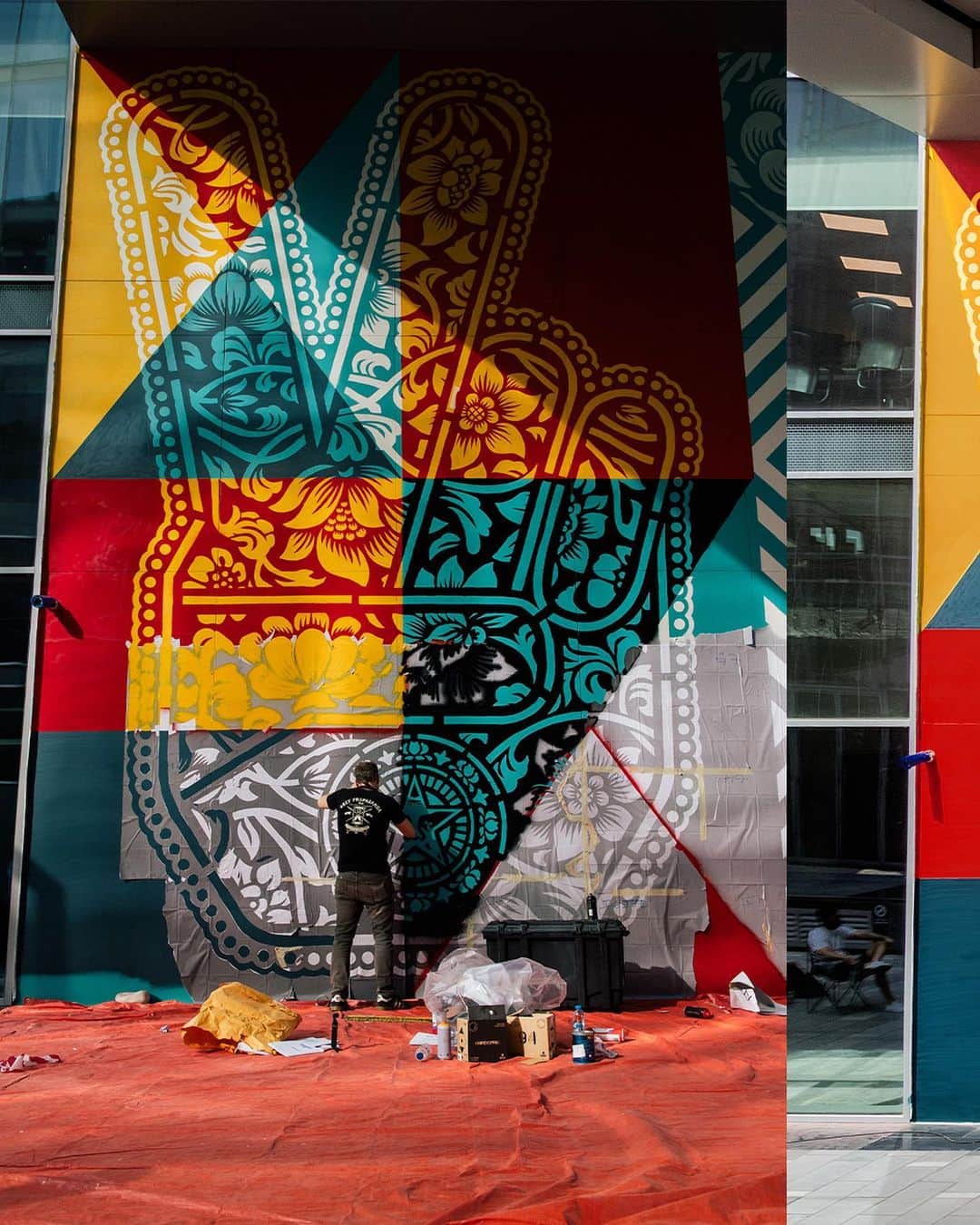 Shepard Faireyのインスタグラム：「I'm excited for my upcoming exhibition, "The Future is Unwritten," with @operagallery at their Singapore location. As a nod to my previous "Future Mosaic" exhibition in Dubai for Opera Gallery in 2021, here's a throwback to a couple of the murals my team and I worked on as seen at @d3dubai. –S  Photos: @jonathanfurlong」