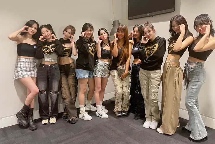 TWICEさんのインスタグラム写真 - (TWICEInstagram)「TWICE 5TH WORLD TOUR 'READY TO BE ...