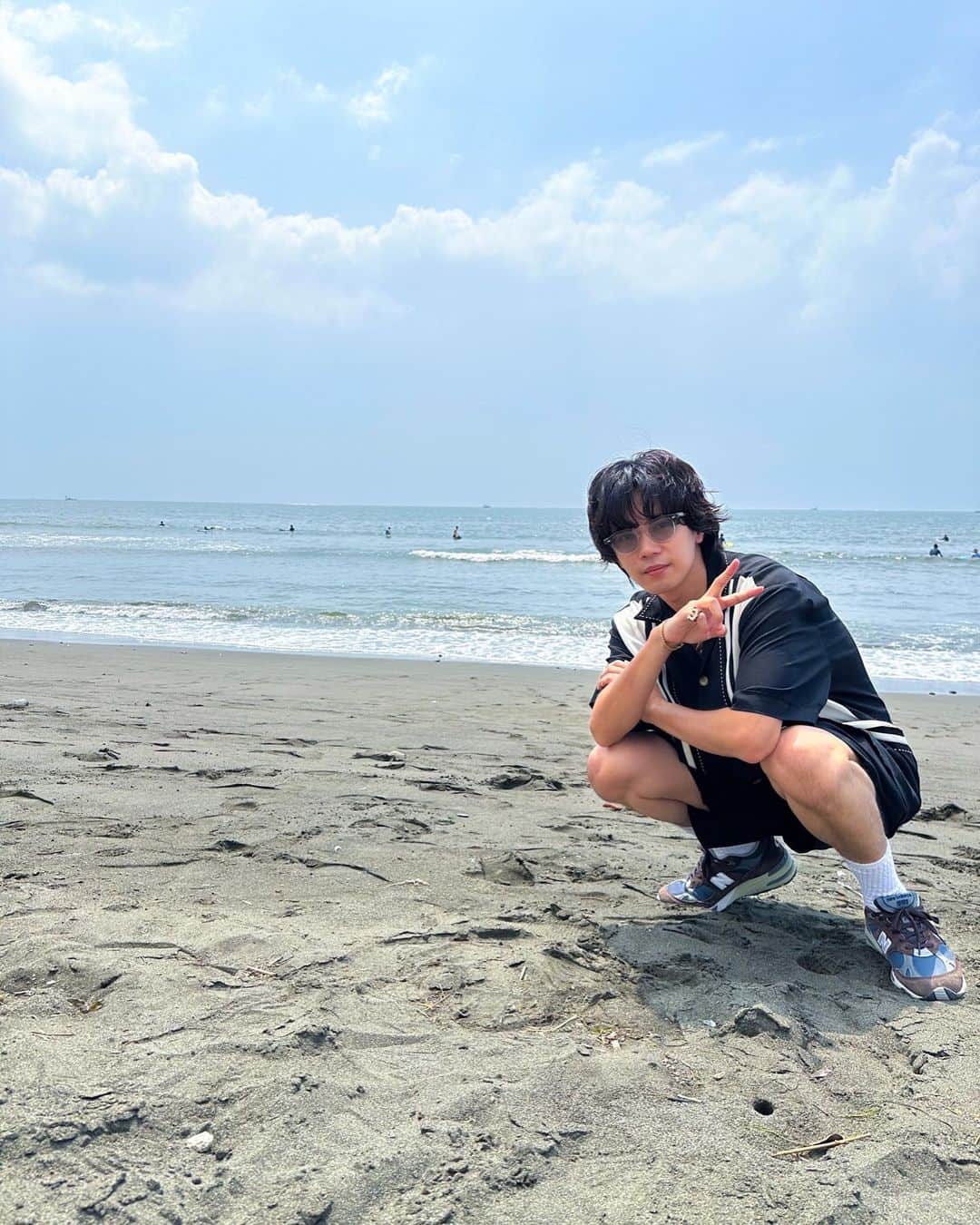 神宮寺勇太のインスタグラム：「今年も海に入らなかった🥹 みんなは入ったー？」