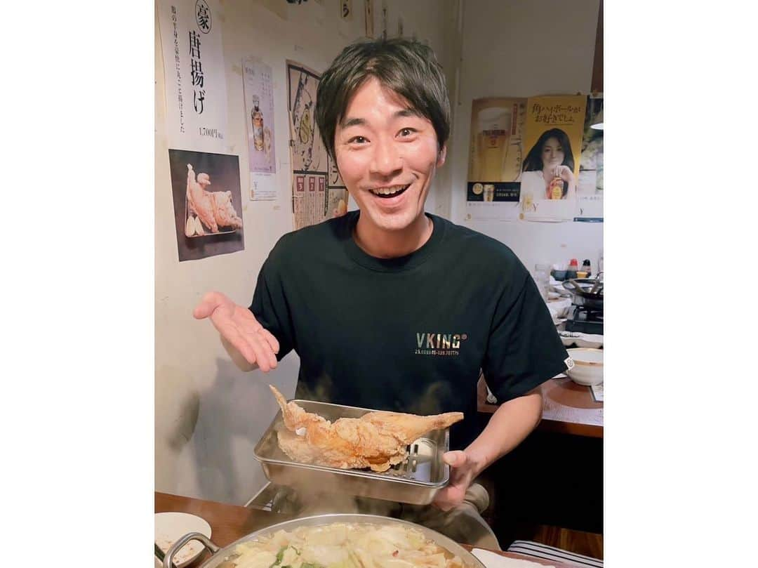 石井脩平さんのインスタグラム写真 - (石井脩平Instagram)「🍲 【もつ鍋 旦過】 　 　 東京 原宿 神宮前の超ホットスポット🙆🏻‍♂️ 　 昔から何かとお世話になってる旦過さん。 　 旦過のもつ鍋とコロッケと豪カラ 食べれたら僕はもう言うこと無いですわ。 いつもいつもご馳走様です。 　 鳩森神社のお祭りついでに皆さんも是非＆是非。 　 　 それにしても 井手と濱田と3人で食べに行ったのに いつも居るこの店員さん 毎回写真に入って写り込んで来はるなぁ…🤔 　 　 　 #もつ鍋旦過 #千駄ヶ谷グルメ @tanga_motsunabe  　 #もつ鍋 #豪唐揚げ #鳩森八幡神社例大祭 #VKING 　 #井手と濱田と石井とコバ #カスばっかりやないか #東京NSC13期生」9月9日 18時21分 - presidentchan141