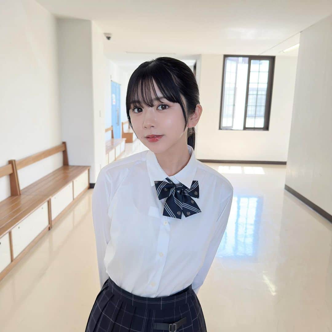 高梨優佳のインスタグラム：「今年の秋公開の 映画 「ラスト17デー」 予告とキービジュアルが 公開されました ！🍊  予告見るだけで撮影の時の事を 一気に思い出しました、、、  公開たのしみにお待ちください 🎥！  未公開だったオフショット上げます！！！リボン曲がってます！！笑」