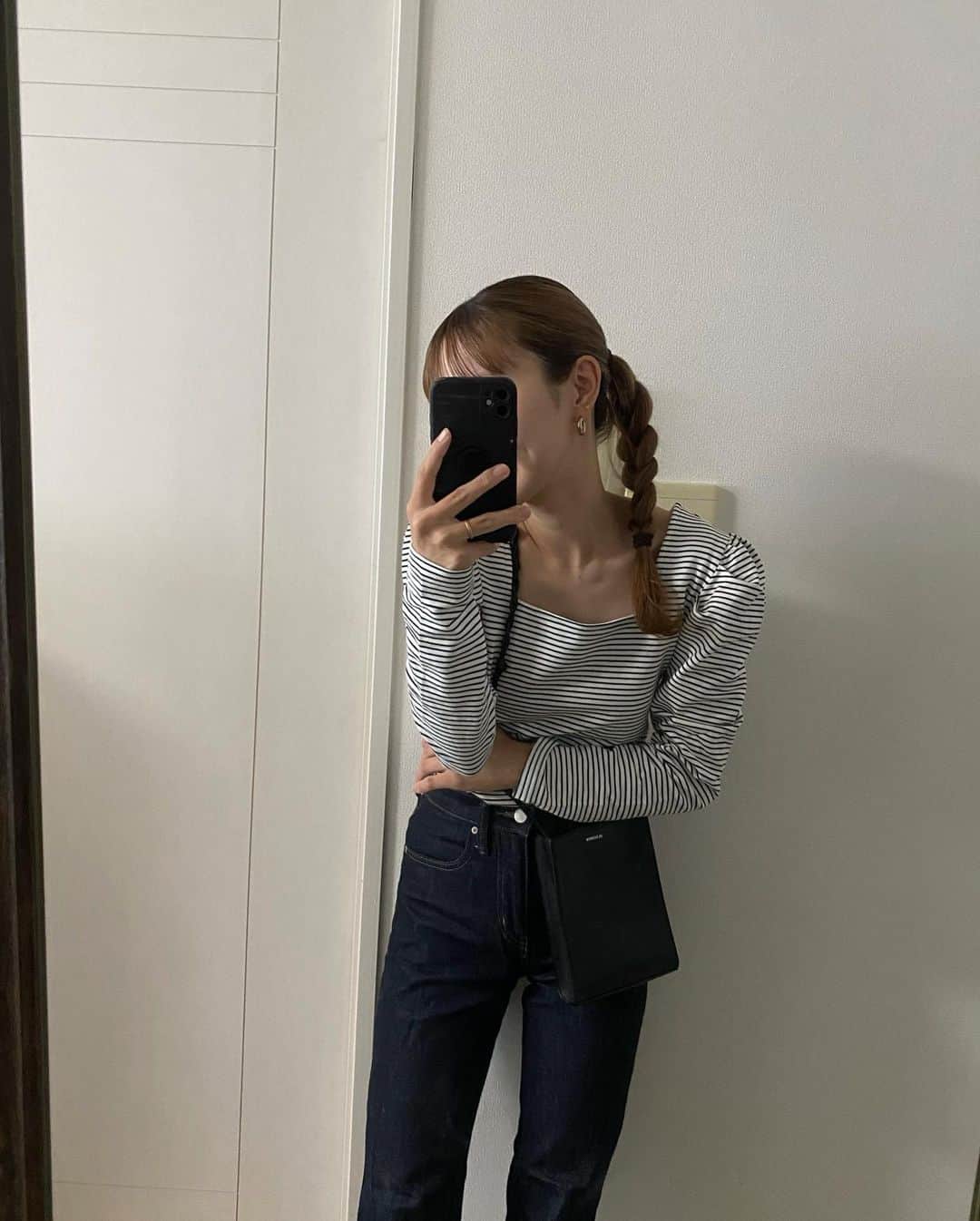 のインスタグラム：「・  スクエアネック＆ボリューム感のある ショルダーが華やかでフェミニンなトップスが可愛い🎀 着痩せして見えるしお値段もリーズナブルでおすすめ🫶 @lacvert_official   #lacvert #ラックヴェール #韓国通販 #韓国ファッション #お洒落さんと繋がりたい #20代コーデ #30代コーデ #旅行コーデ #プチプラファッション #ZOZOTOWN #ゾゾタウン #大人カジュアル #ZOZOTOWN購入品 #大人カジュアルファッション #きれいめコーデ #きれいめカジュアル #今日のコーデ #お出かけコーデ #秋コーデ」