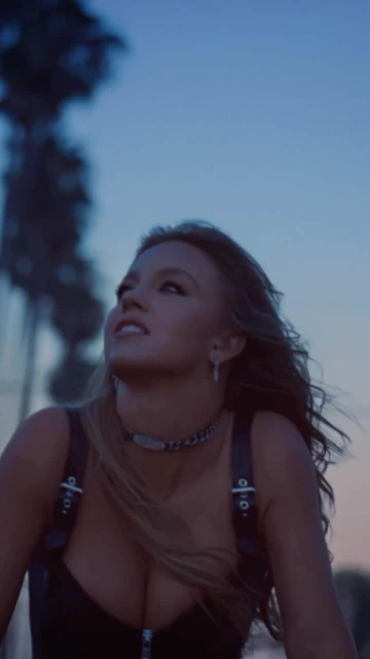 The Rolling Stonesのインスタグラム：「ANGRY !!! @sydney_sweeney  @francois_rousselet  @riffrafffilms」