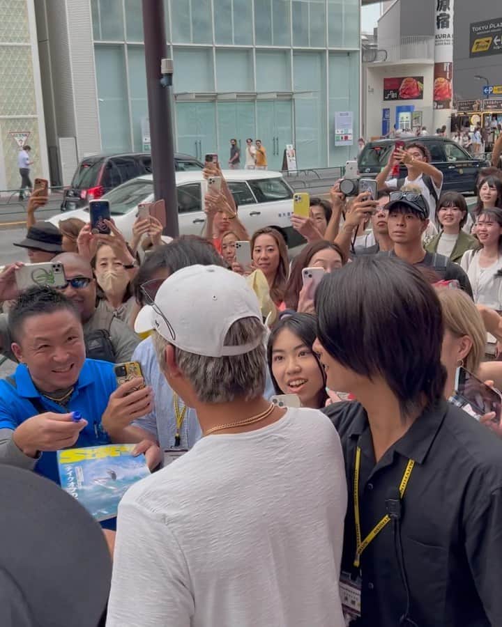 五十嵐カノアのインスタグラム：「沢山の日本のファンの方に会え沢山パワーをもらう事ができました。今回、会えなかったファンの方、次回は必ず会いたいです。パリ•オリンピック出場の記者会見では30社以上のメディアが集まり、今の僕の気持ちなどを伝える事ができたと思います。ありがとうございました！」