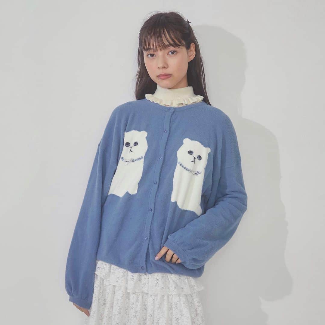 merry jennyのインスタグラム：「【 runway channel festival 】 ㅤㅤㅤㅤㅤㅤㅤㅤㅤㅤㅤㅤㅤ 9/8(fri) 12:00 〜 9/12(tue) 23:59 official web store RUNWAY channel にて new &pre order 10%OFFを開催中‼︎ さらに! point up×20・送料無料！  topのURLから⇨  @merryjenny_instagram  ぜひcheckして下さいね！  〇 フリルキルティングフードジャケット col : ivory / i.blue / pink / black  ¥14,300 (tax in)  〇フリルフードフェイクファージャケット col : ivory / black ¥16,500 (tax in)  #merryjenny #メリージェニー  #2023aw #dreamwell #winter #ねこ #カーディガンコーデ #ニットカーデ」