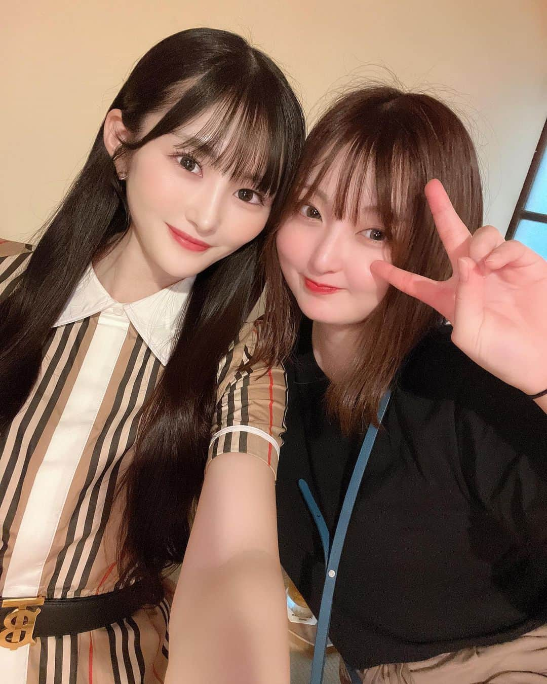 川上礼奈さんのインスタグラム写真 - (川上礼奈Instagram)「. かやくまちゃんのお知り合いの方がやってる シーシャカフェ @ramailo_ghara に行ったよ🕯️💭 店内もアットホームな温かい雰囲気で店員さんも面白くて 楽しくてあっという間の時間だった😶‍🌫️🫶🏻 かやくまちゃんセレクトのレッドブルの甘いフレーバーの ミックスのシーシャさっぱりしてて グミみたいで美味しかった❕ 他にも色んな味があるみたいだから 今度は甘いの試して見たい☺️🤍 かやくまちゃん誘ってくれてありがとう〜🥹❕ 🏠 @ramailo_ghara」9月9日 18時50分 - kawakami_rena