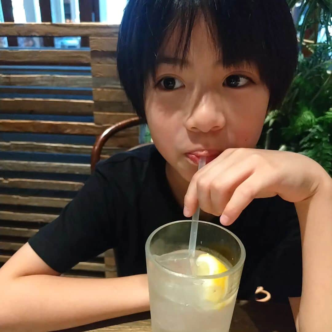 三浦綺羅さんのインスタグラム写真 - (三浦綺羅Instagram)「食べ盛り🤭🍴 一気に飲み干してモクモクと食べます♥ 好きなものはいくらでも 食べれちゃいます🥰  オイスター大好き🍴 最後はデザートますとです♥  #三浦綺羅 #食べ盛り #甘党男子 #甘いものは別腹」9月9日 18時55分 - kira__miura