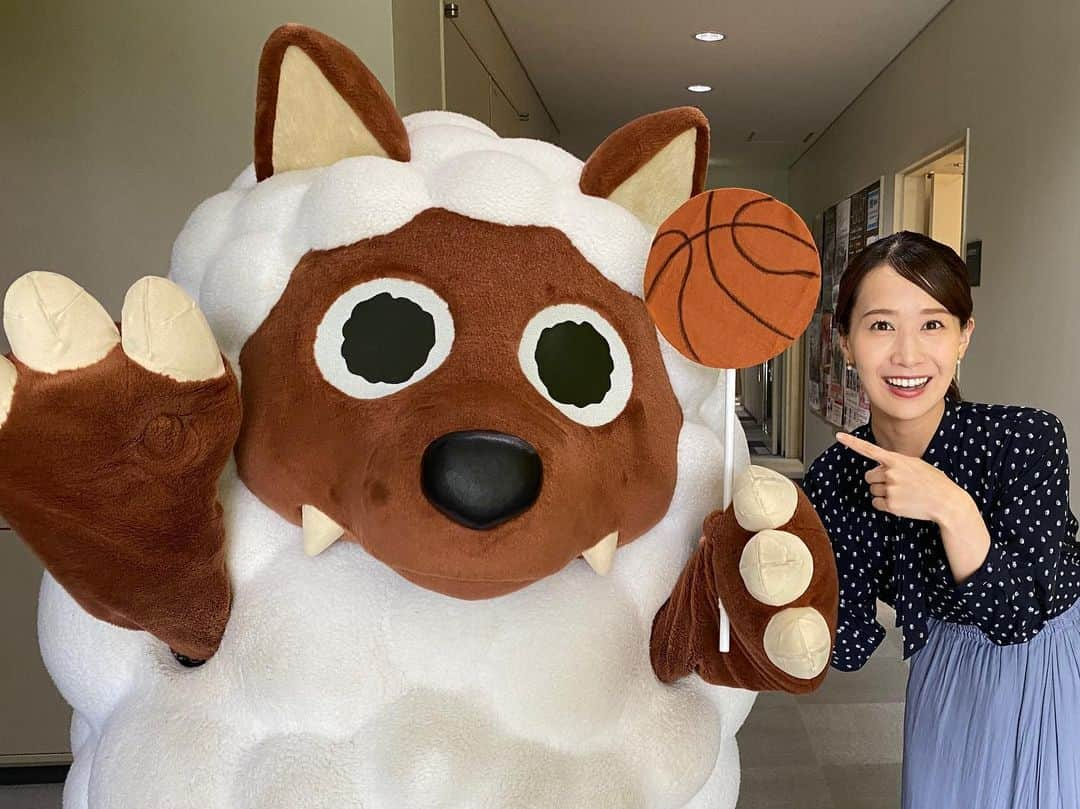 島津咲苗さんのインスタグラム写真 - (島津咲苗Instagram)「みなさーーん！ 今放送中の　緊急特報！バスケＷ杯  沖縄の歓喜と感動をもう一度～完全保存版～ ご覧になっていますかー？！😁  まだ！という方は #メ〜テレ をチェック😎 ウルフィ @wolfy_6ch もかなり楽しみにしていました😁  #AkatsukiJapan #FIBAWC2023 #FIBAWorldCup2023 #バスケW杯 #メーテレ #ドデスカ #アナウンサー #島津咲苗 #バスケットボール #特別番組」9月9日 18時57分 - sanae_shimazu