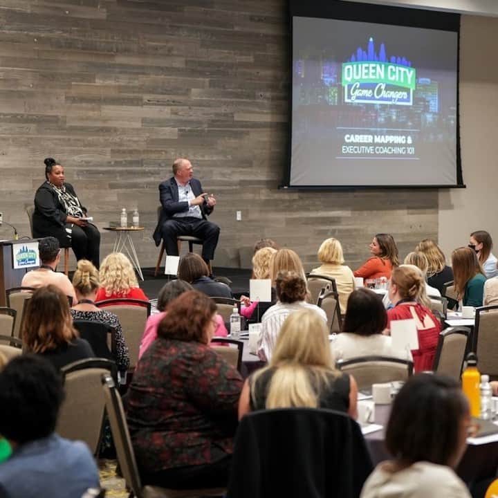P&G（Procter & Gamble）のインスタグラム：「📸 Check out photos of inspiring leaders in our headquarters city in partnership with our friends @KrogerCo!   More than 130 women from the local business and entrepreneurial communities joined us for Year Two of the #QueenCityGameChangers Leadership program, part of our partnership — @QueenCityLPGA🏌️‍♀️ and @KrogerCo.   Tag a Game Changer below!」