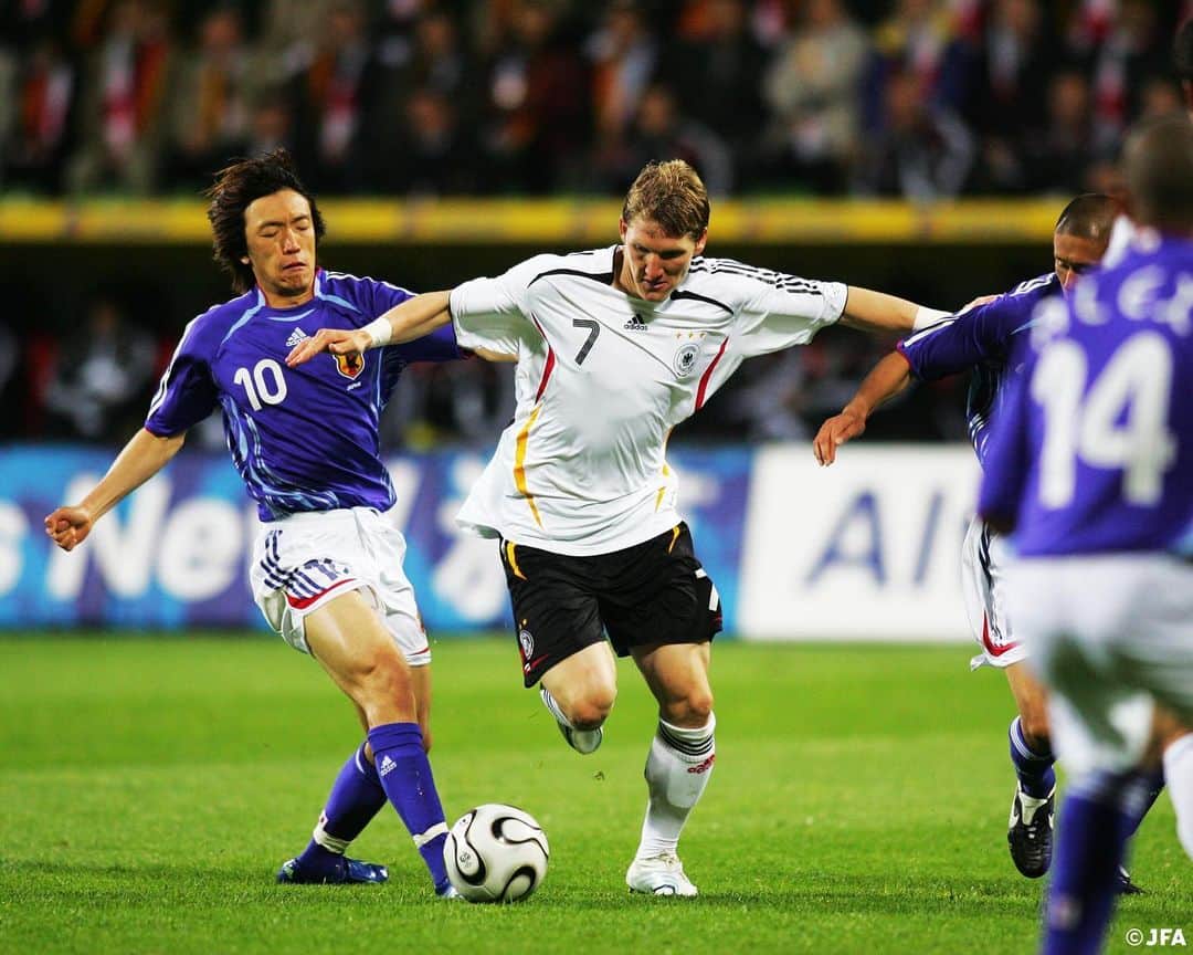 日本サッカー協会さんのインスタグラム写真 - (日本サッカー協会Instagram)「. 🔹SAMURAI BLUE🔹  日本時間10日(日)3:45からドイツ代表との一戦に臨みます⚽ ドイツ国内でのドイツ代表戦は、2006年5月30日に行われた国際親善試合以来となります🏆  深夜の時間帯となりますが、応援をよろしくお願いします📣  🏆国際親善試合 🗓️9.10(日) ⌚️3:45(🇯🇵) 🆚ドイツ🇩🇪 🏟フォルクスワーゲン・アレーナ(ドイツ) 📺#NHK 総合テレビにて全国生中継  詳しい試合情報はプロフィールのJFA公式サイト『JFA.jp』から✍  #夢への勇気を  #jfa #daihyo #SAMURAIBLUE #サッカー日本代表 #サッカー #soccer #football #⚽」9月9日 19時00分 - japanfootballassociation