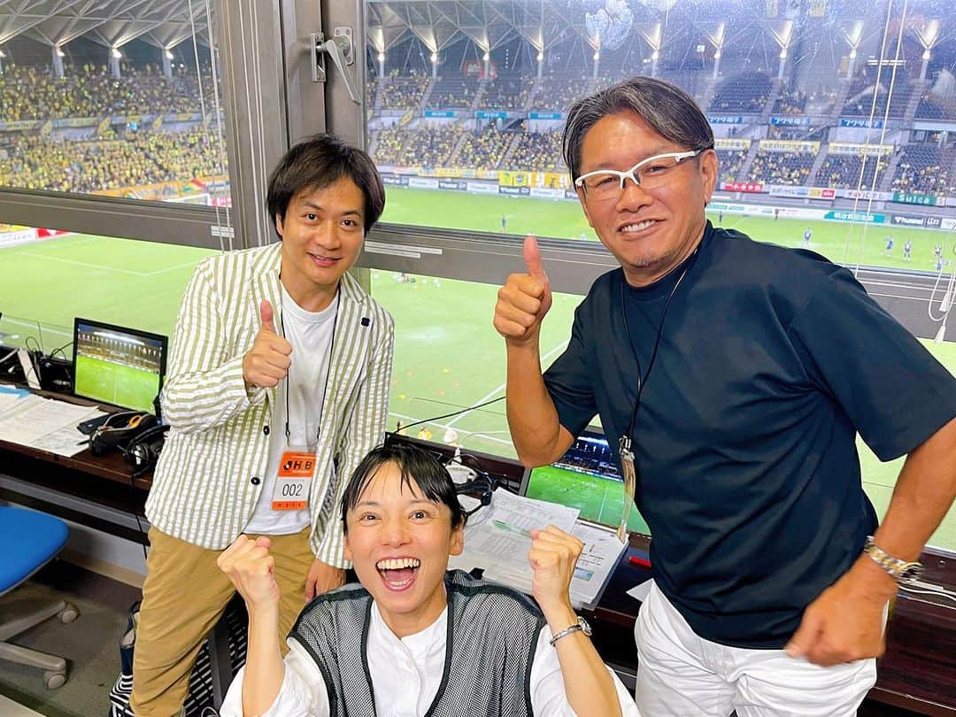 安田美香さんのインスタグラム写真 - (安田美香Instagram)「⚽️#ジェフユナイテッド千葉 vs #ブラウブリッツ秋田  #DAZN 解説 #渡邉一平  実況 #山田泰三  リポーター #安田美香  でお届けします🎤  台風の影響で  昨日、フクダ電子アリーナ付近は激しい雨が降りましたが  現在は晴れて、ピッチコンデも問題なさそうです！  まもなくキックオフです⚽️  #千葉秋田 #jefunited #blaublitz #Ｊリーグ #jリーグ」9月9日 19時00分 - mika.yasuda.horipro