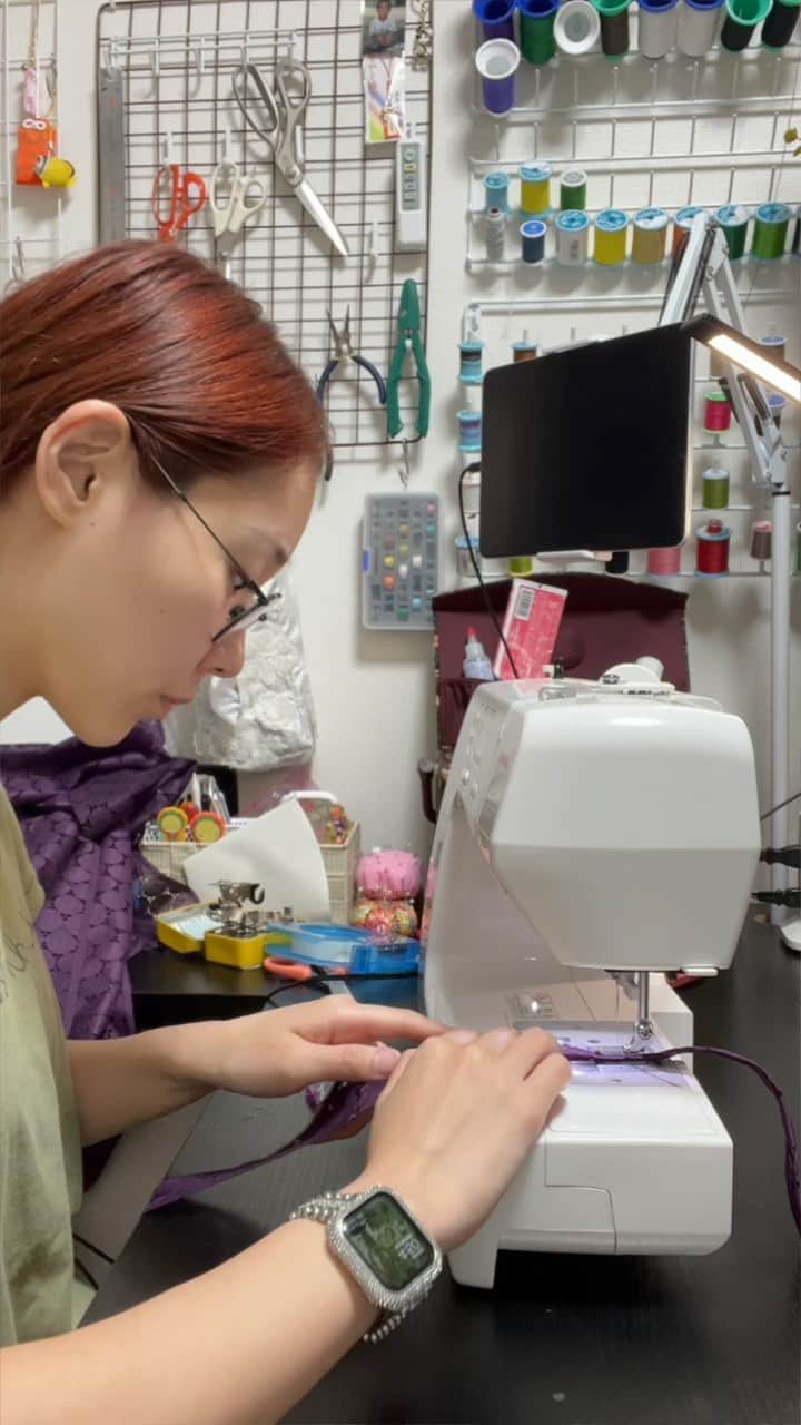神成藍子のインスタグラム：「牡丹をイメージした服を作ってみました！🪡 牡丹の華やかだけど落ち着いてる感じが表現出来たかな😽  #diy #洋裁 #裁縫 #裁縫好きな人と繋がりたい #sewing #sewinglove #sewingfun」
