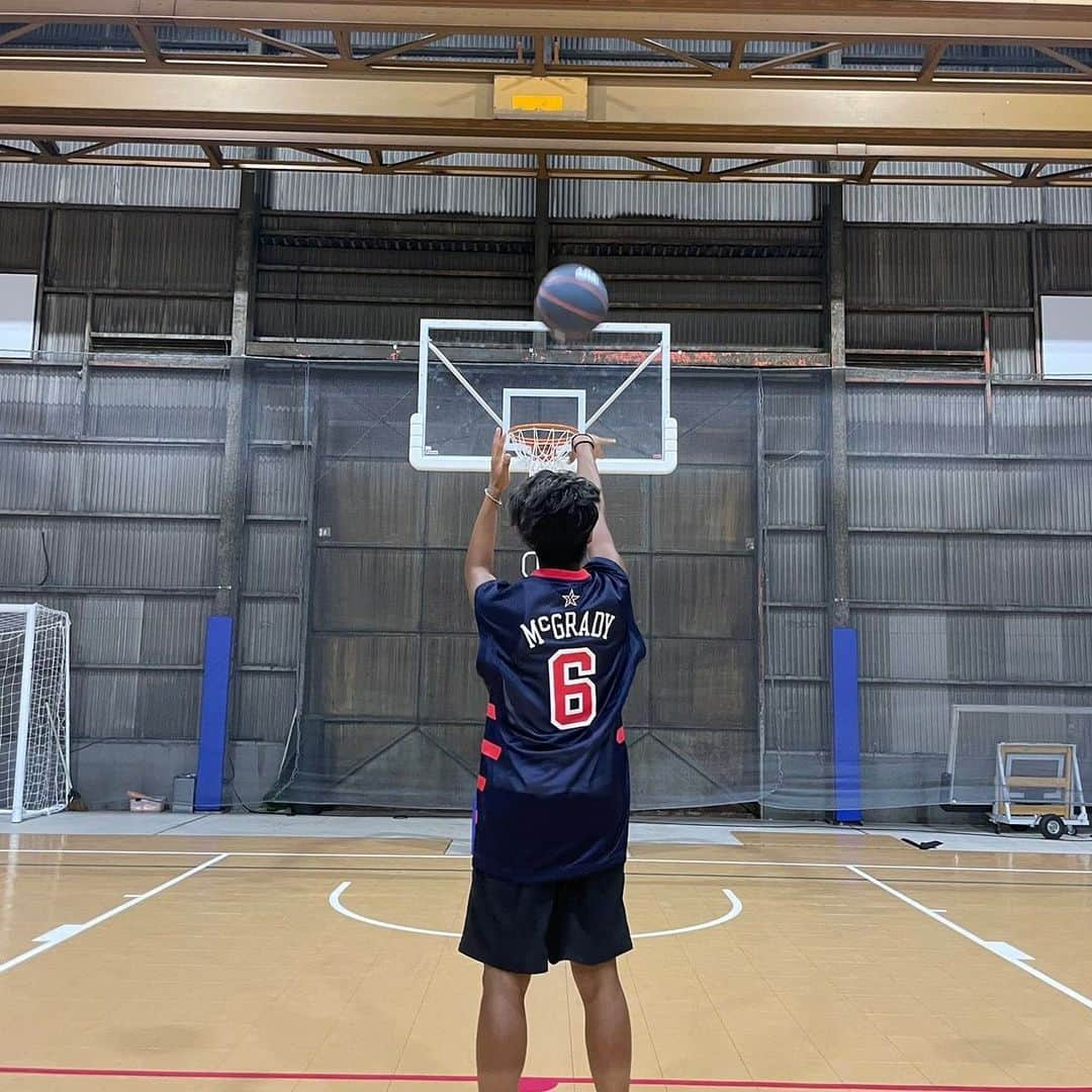 マックさんのインスタグラム写真 - (マックInstagram)「バスケットマンマック🏀⛹️ . . . . . . #最近 #お気に入り #コーデ #バスケ #ハマってます #27歳 #バスケットマンマック #いや #バスケットマン堀越 #トレイシーマグレディ #ballaholic  #マック #とりあえずyeah!!」9月9日 19時07分 - john_mac2