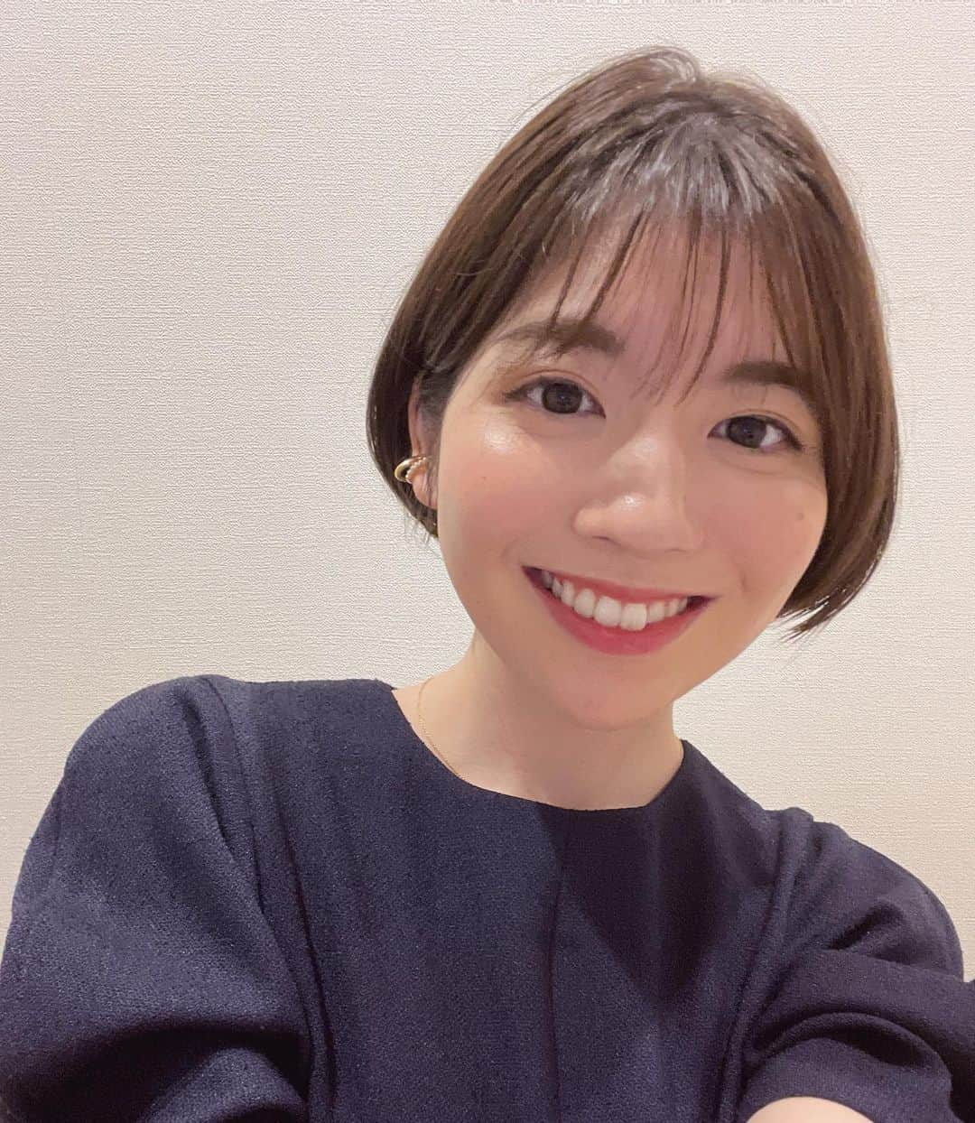 佐藤真知子のインスタグラム：「✂️✂️✂️  新しい自分、こんにちは。  15年ぶりのショート！  #mynewhair #shortcut  #hellotomyself」