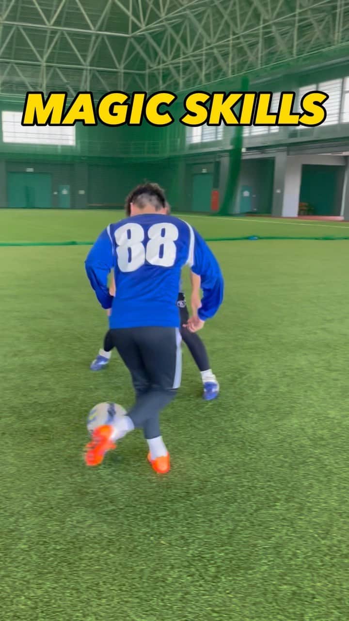 のインスタグラム：「. Have you used this technique before? このテクニックは使った事ある？  follow me⬇️ @tamakou0908   #サッカー#サッカードリブル#サッカー少年#サッカーママ#サッカーパパ#たまこう#長崎総附サッカー部#サッカースクール#soccer#football#footballskill #soccerskills #footballplayer #soccerplayer」