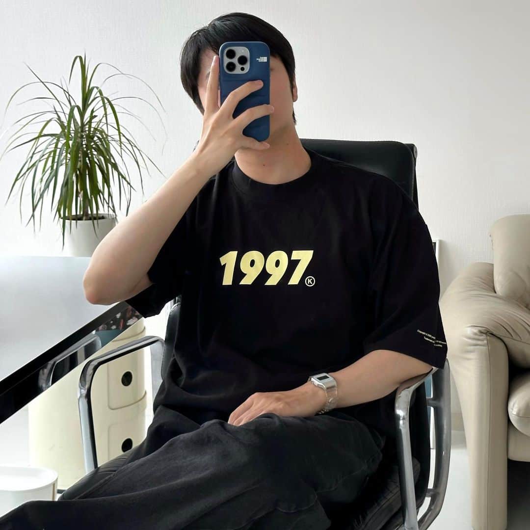 KEIのインスタグラム：「1997Tシャツも誕生から6年程経ちました🙏🏼本当にたくさんの人に感謝です！憧れのロサンゼルスアパレルで今回作りした。 大好きなボディに沢山の想いが詰まった1997を…  夏に販売出来なかったのが皆さんに本当に申し訳ないです🙇🏻 もう少しお待ちください✨ #youthloser」