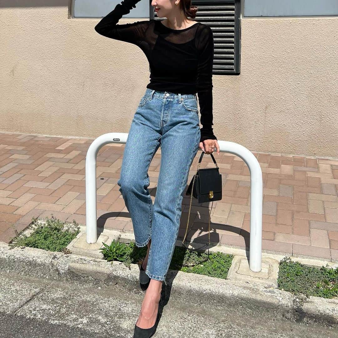 Nagiのインスタグラム：「新しいデニム👖  @ungrid_official の Levi’s別注501  いい〜👏🏻いっぱい履こう  tops. #spickandspan bottom. #ungrid  shoes. #fabiorusconi   @ungrid_staffsnap  #code#fashion#levis#コーデ#ファッション#デニム#リーバイス#秋服#あきこーて」