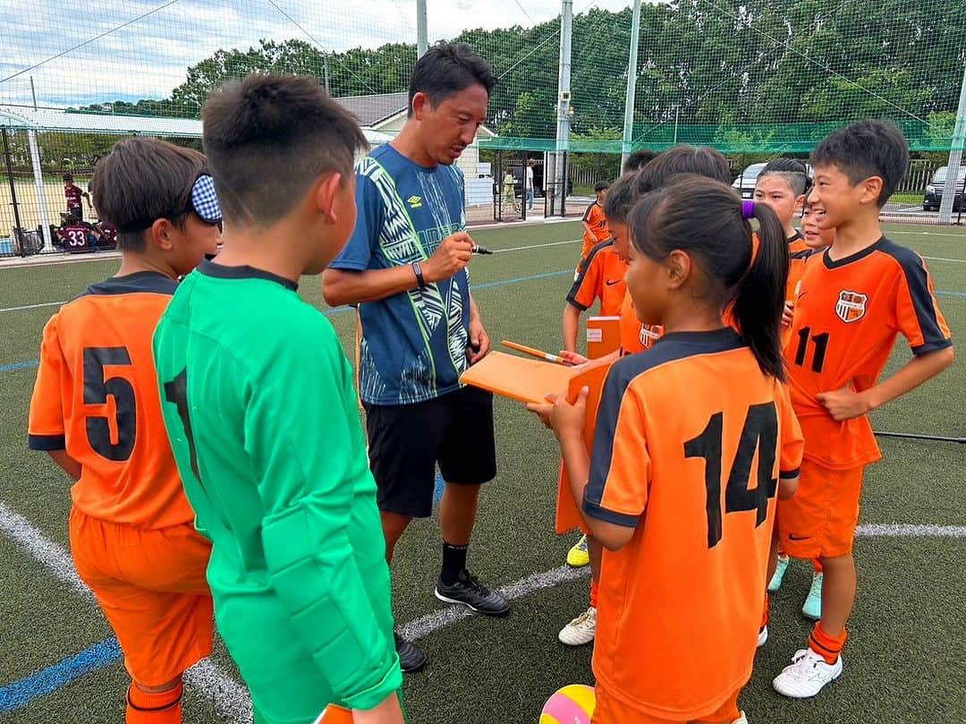 橋本英郎さんのインスタグラム写真 - (橋本英郎Instagram)「JCカップのサッカー教室に参加してきました。  「グッドルーザーの精神」を伝え、道徳心を持った自立した人材を育むことを目的とした活動です。  自身も幼少期に周りの大人に支えられたからこそ今があります。  今度は返す番。  #橋本英郎  #サッカー  #サッカー少年  #サッカー観戦  #サッカー部  #サッカースクール  #サッカー教室  #jリーグ #jリーガー  #近畿」9月9日 19時38分 - hideohashimoto