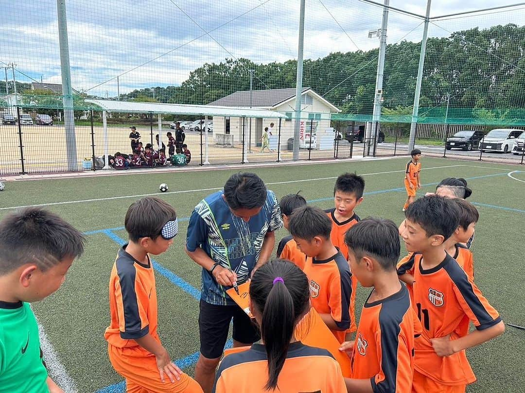 橋本英郎さんのインスタグラム写真 - (橋本英郎Instagram)「JCカップのサッカー教室に参加してきました。  「グッドルーザーの精神」を伝え、道徳心を持った自立した人材を育むことを目的とした活動です。  自身も幼少期に周りの大人に支えられたからこそ今があります。  今度は返す番。  #橋本英郎  #サッカー  #サッカー少年  #サッカー観戦  #サッカー部  #サッカースクール  #サッカー教室  #jリーグ #jリーガー  #近畿」9月9日 19時38分 - hideohashimoto