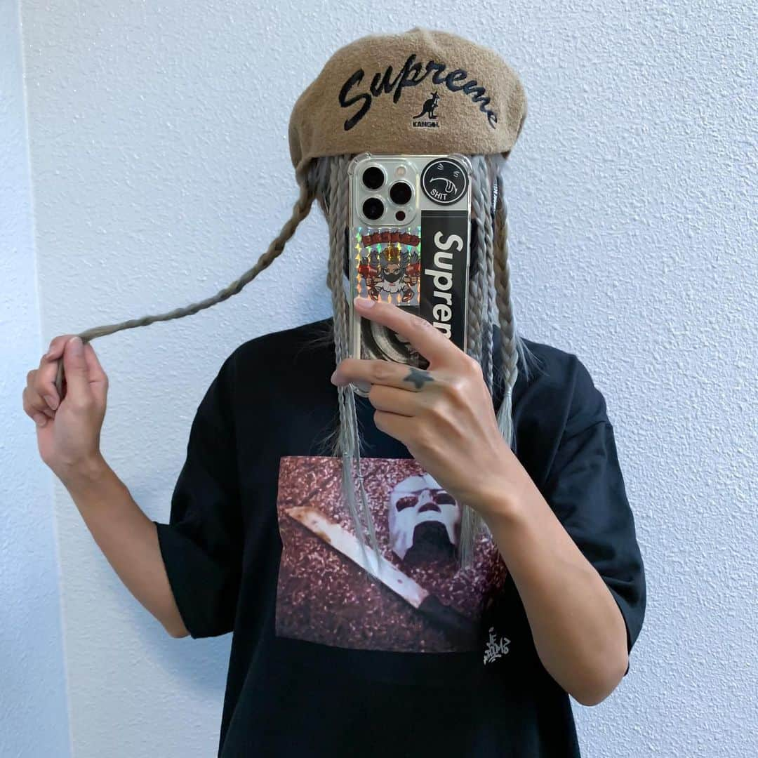 Supreme Mihoさんのインスタグラム写真 - (Supreme MihoInstagram)「🖤🖤🖤 ✩ "MF DOOM" ✩ 立ち上げのmini sticker可愛すぎ🥹🖤 ✩ ✦ ✩ #supreme #シュプリーム  #mfdoom  #ストリートファッション」9月9日 19時30分 - miho_umeboshi