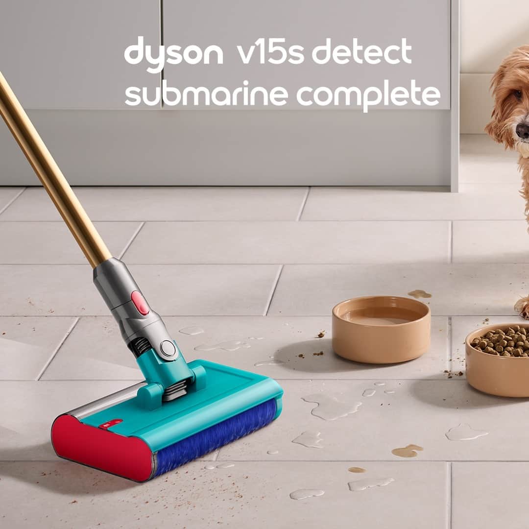 Dysonのインスタグラム：「Pet hates. 🐶 🐈 🐾   The new Dyson V15s Detect Submarine™ wet and dry vacuum helps you stay on top of the cleaning. Whoever makes the mess.  Now available in selected markets.  Find out more using the link in bio.   #Dyson #Dysonvacuum #Homecleaning #CleaningTips #wetandDryVacuum #DysonTechnology」