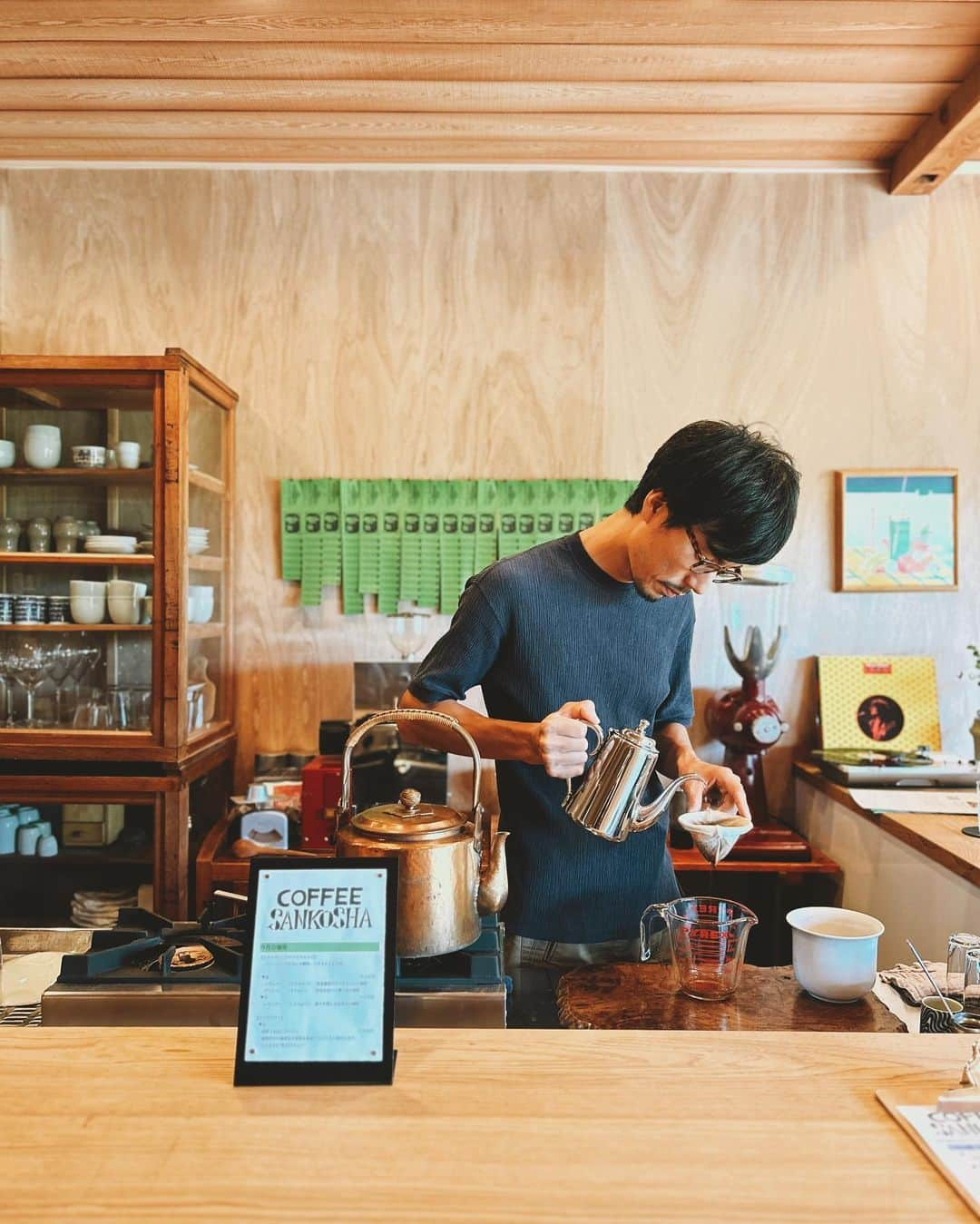 Takafumi Gotoのインスタグラム：「SANKOSHA 豆を補給に山香社へ。 試飲室始動してから初。 またゆっくり寄りますわ☕️」