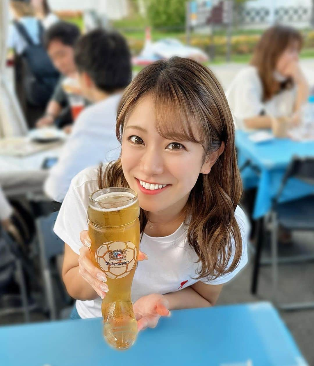 福本愛菜さんのインスタグラム写真 - (福本愛菜Instagram)「日本初上陸のヴァイエンステファンオリジナルヘレス🍺✨ 辛口ですっきりしててめっちゃ美味しかった〜🤤🤤🤤 フルーツと割ってるビールも美味でした🫶🏽  念願のオクトーバーフェスト🥹💓 酒好きにはたまらん！！！！！ 最高に楽しかった〜🫶🏽❤️  #大阪 #天王寺 #オクトーバーフェスト #ヴァイエンステファン #シュマッツ #ソーセージ #チーズ #ポテト #世界最古 #醸造所 #1000年  #歴史 #🍺 #てんしば #エキうえスタンド #MIO #天王寺グルメ #ビール #ビール女子 #ドイツ #乾杯 #🍻 #祭典 #最高 #😎」9月9日 19時40分 - aina_fukumoto