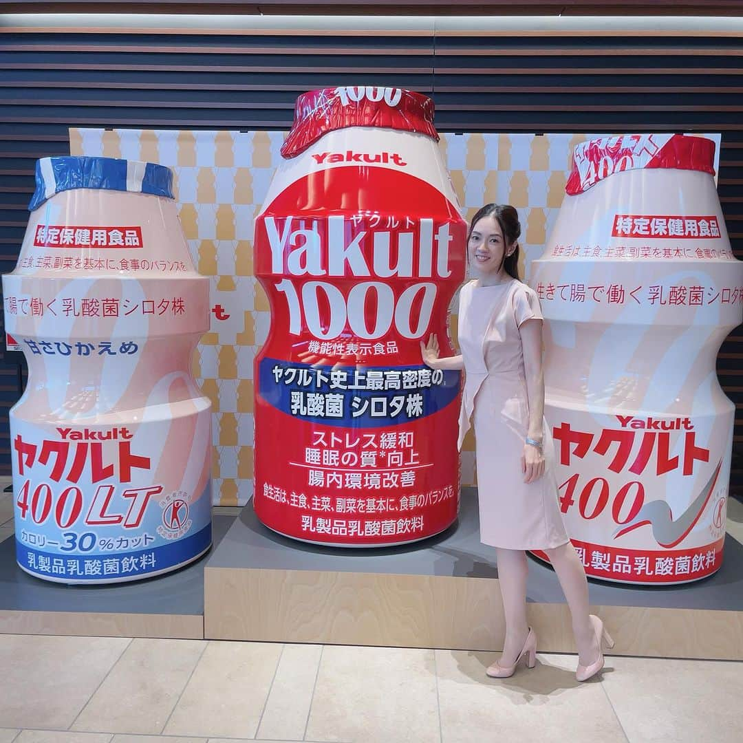 小西さやかのインスタグラム：「ヤクルト様の化粧品販売をされているスタッフの皆様の研修で日本全国を巡らせていただいてます！ . 今週は東京、札幌、来週は大阪、名古屋に伺います(^^) . 皆様、とても熱心に聞いてくださるので、講演がとっても楽しいです！ . ワンピースは韓国明洞で購入したもの。ヤクルトカラーにピッタリ(^^) . #ヤクルト#ヤクルトレディ #ヤクルトファンと繋がりたい #美容セミナー #韓国#明洞#明洞ショッピング #小西さやか」