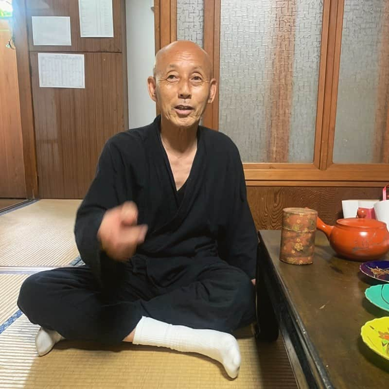 小林尊さんのインスタグラム写真 - (小林尊Instagram)「父  早朝に山道を走って一日をスタート、一日中とびまわってる。 エネルギー無限パーソン😳 every morning from 5am My father runs up and down a mountain. The most energetic person I know.  Nagano city, Nagano #hometoen」9月9日 11時01分 - kobayashitakeru