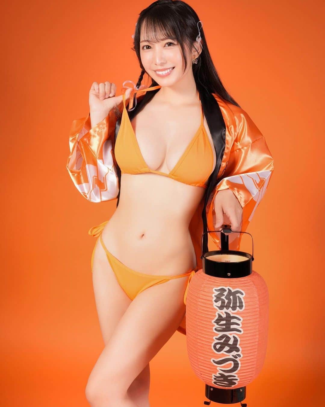 のインスタグラム：「トリプルHAPPYキャンペーンのキャンペーンガールに就任しました🦈🏮🏮🏮🏮  全国のアダルトショップで、対象作品がめちゃくちゃお得に買えちゃうえ〜  オークションとかグッズの通販もあるえ〜  詳しくはTwitterから飛んでください〜🪅🪅🪅わっしょい」