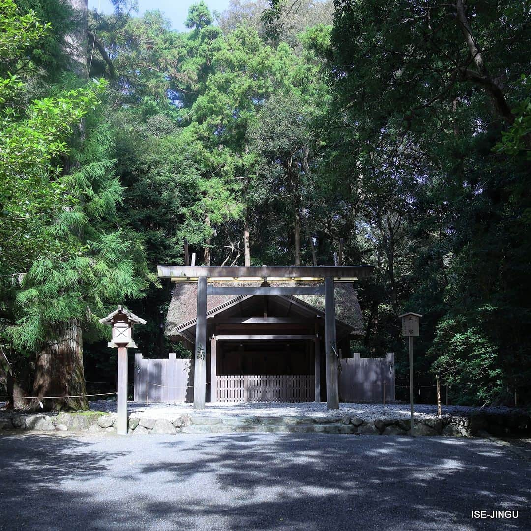 伊勢神宮のインスタグラム：「#伊勢神宮 #神宮 #神社 #心のふるさと #外宮 #別宮 #土宮 #神宮125社 #isejingu #jingu #soul_of_japan #japan #jinja #shinto #geku #tsuchi_no_miya」