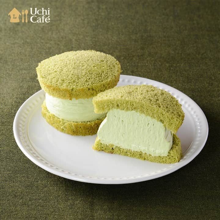 ローソン のインスタグラム：「「抹茶クリームサンド withたんぱく質」が発売中♪ おいしさはそのままで、たんぱく質が摂れるクリームサンド！うれしいです(^^) . 「Uchi Café 抹茶クリームサンドwithたんぱく質」 . #ローソン #ウチカフェ #LAWSON #ウチカフェスイーツ #コンビニスイーツ #クリームサンド #抹茶 #今日のおやつ #おやつタイム #おやつの時間 #sweets #instasweet #sweetsgram #dessert #dessertgram #instadessert #japanesefood #instagood #foodstagram #foodpics」