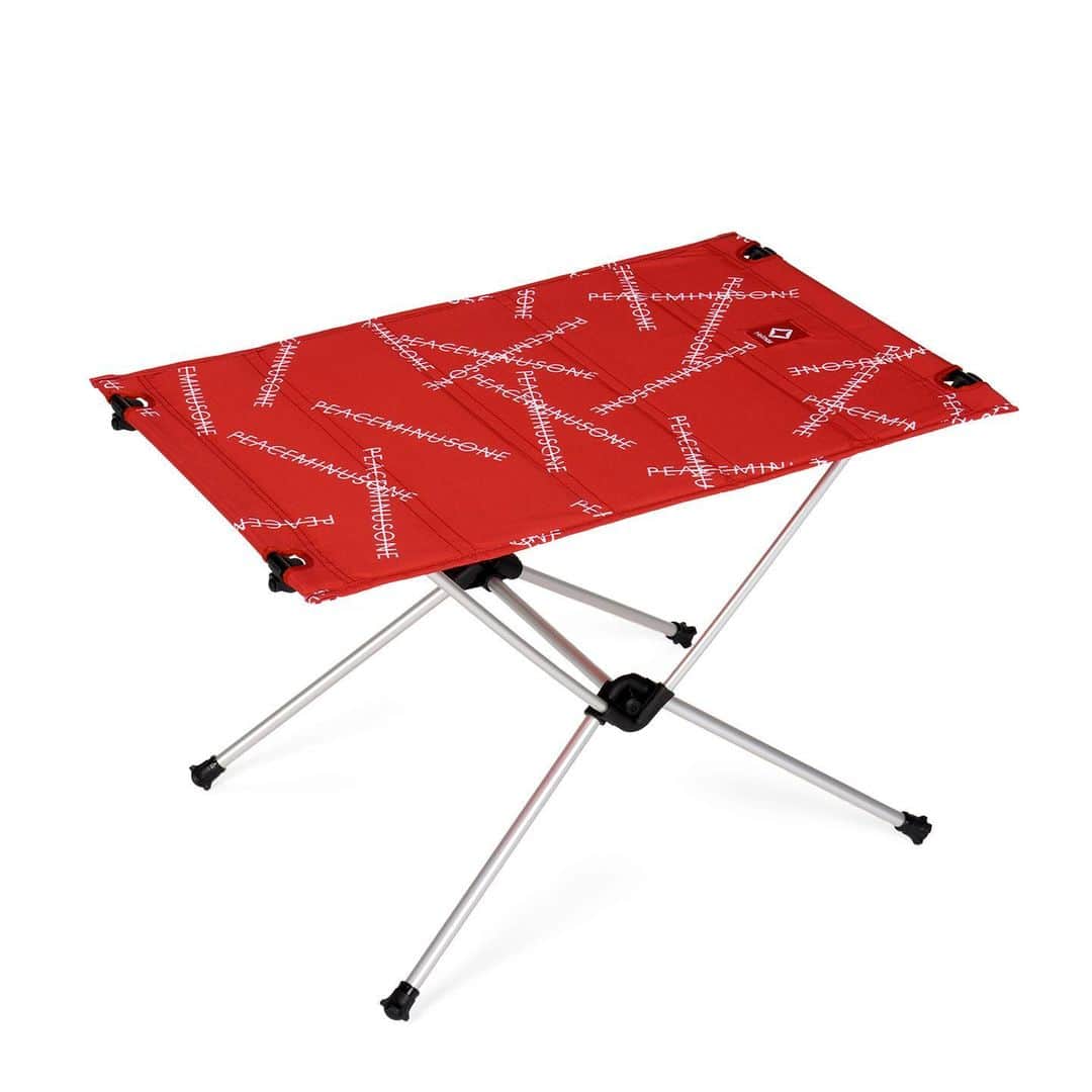 PEACEMINUSONEのインスタグラム：「PMO® X Helinox Table One Hard Top Red (JAPAN LIMITED)」