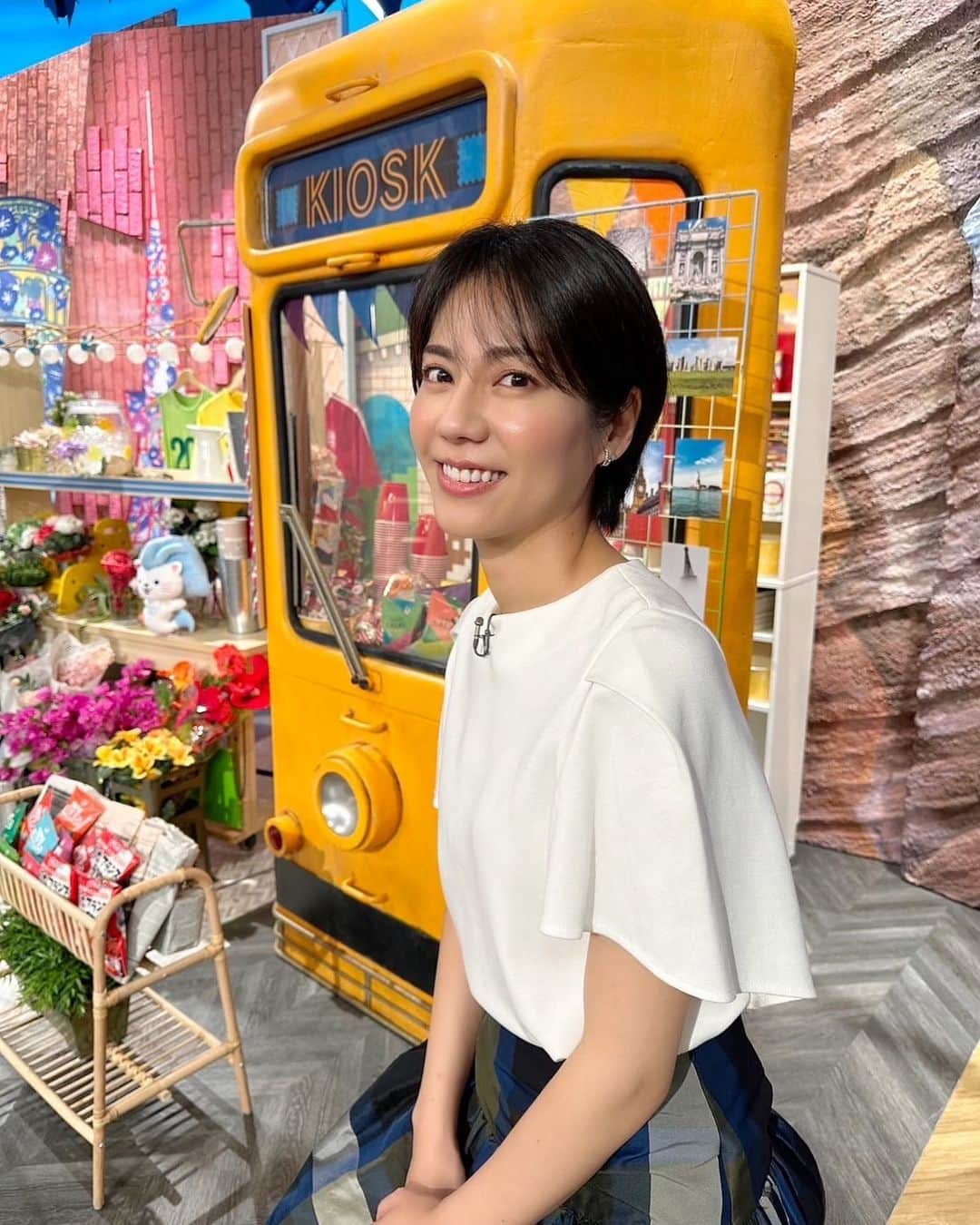 松下奈緒さんのインスタグラム写真 - (松下奈緒Instagram)「皆さんこんにちは☀️  昨日の台風は大丈夫でしたでしょうか？？  本日も「旅サラダ」をご覧いただきありがとうございました。  丘みどりさんの旅、とても楽しそうでしたね。ダイビングが出来るとはしりませんでした！ 私も、佐渡島は以前コンサートで訪れた場所だったので懐かしかったです。 ブリ（ヒラマサ？？）もとても美味しかったのを思い出しました。  そして、そろそろ海外の旅にも行きたいなあ🛫と思う映像がたくさんありましたね！  皆さんはどこに行きたいですか？  来週も是非ご覧下さい😊 お楽しみに！  #旅サラダ @tabisalad   #松下奈緒  <衣装> イヤリング#VENDOMEBOUTIQUE」9月9日 11時13分 - matsushita_nao_official